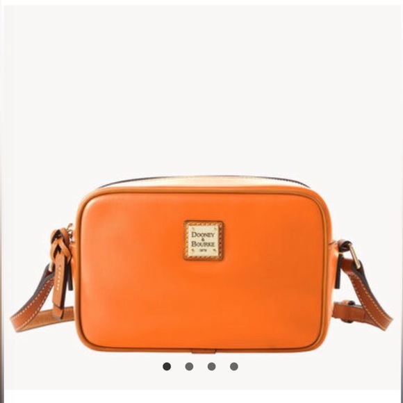 Dooney & Bourke Handbags - 🍾 HOST PICK 🍾 🍊 Dooney & Bourke Clementine Camera Zip Crossbody Bag 🍊